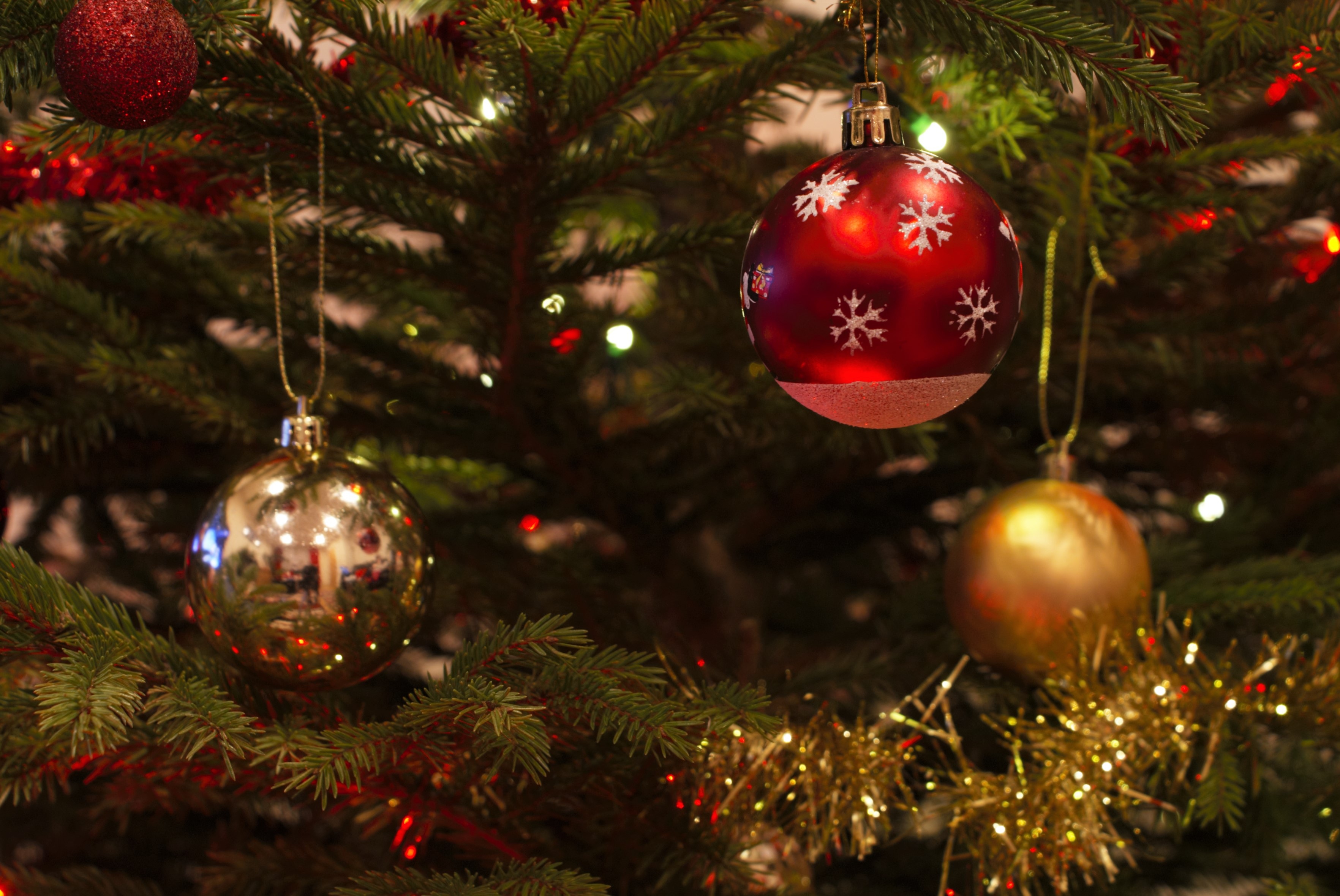 304cina62-christmas-baubles-1078996.jpg